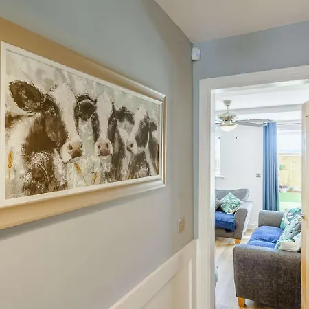 4 Bed In Oc-89533 * Whitby