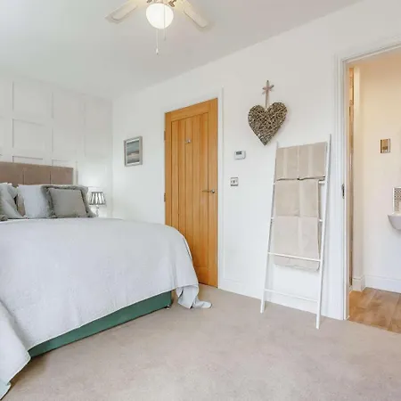 4 Bed In Oc-89533 Holiday home